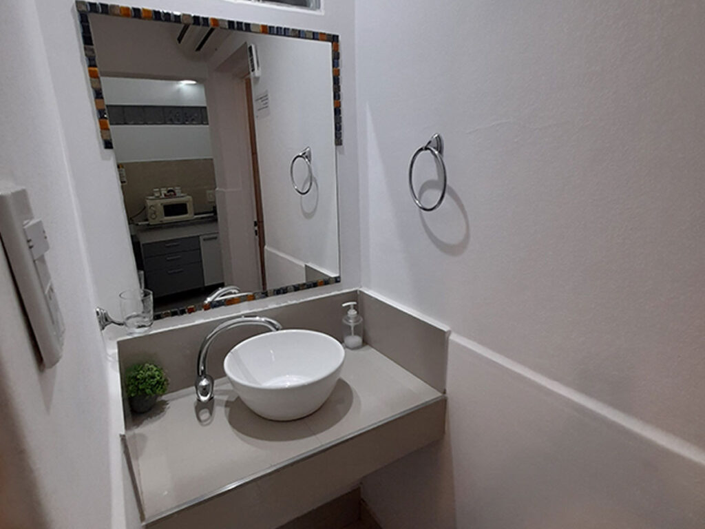 Baño habitación N2 Hotel en Catriel